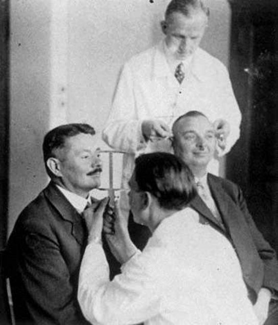                                                                                                                                 Nazilerin yapt�klar� deney �al��malar�n�n tamam� maalesef hi�bir zaman bilinemeyecek, ��nk� kamyonlar dolusu evrak Kaiser Wilhelm Enstit�s��nde, Doktor Otmar von Verschuer taraf�ndan yok edildi.                                                                                                                