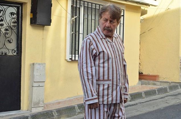 Ger�ek Kesit'i unutmad�n�z biliyoruz. Flash TV ekranlar�nda yay�nlanan ve izleyenler vicdan yapt�rmaaya �al��an Ger�ek Kesit yoktu malumunuz. Ama sosyal medyada fazlas�yla komedi unsuru olarak kullan�l�yordu. Bu kadar konu�ulunca ne oldu, tabi ki Ger�ek Kesit geri d�n�yor.     