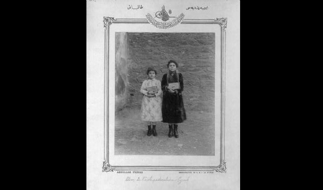 Ba�kent Washington'da �� farkl� binada yer alan k�t�phane, kitap raf� ve say�s� g�z �n�ne al�nd���nda d�nyan�n da en b�y�k k�t�phanesi.�te yandan K�t�phane'de T�rkiye ve Osmanl� co�rafyas�na ili�kin binlerce g�rsel yer al�yor. ��te o foto�raflardan baz�lar�...  <br><br>Ey�p R��diyes, 1880    