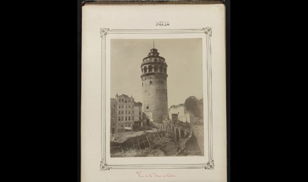 K�t�phanede 470 dilde 29 milyondan fazla kitap, 58 milyon el yazmas�, Kuzey Amerika'n�n en b�y�k 'nadir kitap' koleksiyonu, bir milyonun �zerinde h�k�met belgesi, son �� y�zy�l i�inde d�nyada yay�nlanm�� bir milyon gazete n�shas�, 33 bin ciltlenmi� gazete, 500 bin mikrofilm, 6000'in �zerinde karikat�r dergisi, d�nyan�n en b�y�k hukuki belgeler koleksiyonu, filmler, 5 milyona yak�n harita, m�zik notalar� ve 2,7 milyon i�itsel kay�t var.    <br><br> Galata Kulesi, 1890    