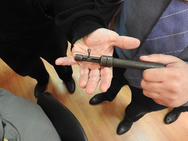      El yapm dolma kalem tabanca. 2017'de Rusya'nn Vladimir blgesinde bir maaza yneticisinin bu silahla ldrlmesinden sonra ortaya kt. Polis zanly yakalayamad.             