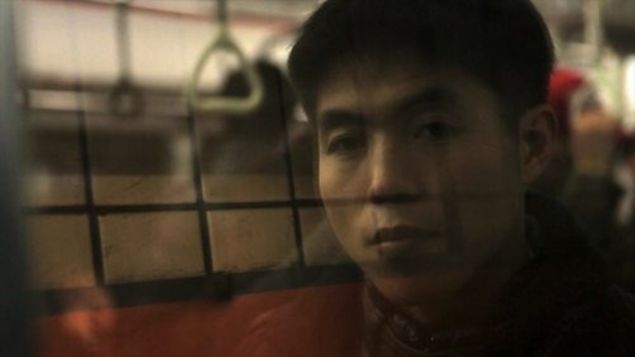     Shin Dong-Hyuk2005 ylnda Kuzey Kore'de hapishaneden kat. Elektrikli tellerden len arkada sayesinde kurtuldu.      