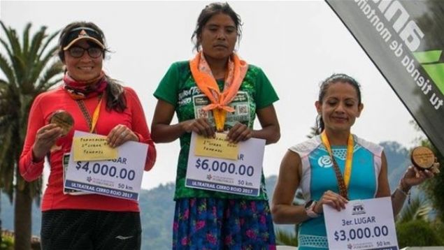   Meksikada Tarahumara yerlilerinden Maria Lorena Ramirez, bir sr oban ve gnlk sporu sadece hayvanlarnn peinde 10-15 kilometre yrmekten ibaret.       