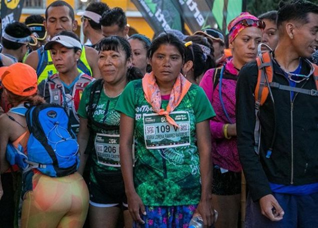   22 yandaki kadn, engebeli arazide yaplan yar 7 saat 3 dakikada tamamlad.        