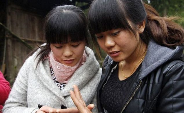    Baz zamanlar insanlarn ona 'Yanfei' diye seslediklerini hatta daha nce gitmedii lkelerle ilgili sorular sorulduunu syleyen gen kz olanlar zerine bu durumu aratrmaya balad.       