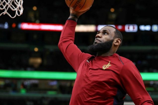                                                                 2. LeBron James (Cleveland Cavaliers)                                                       