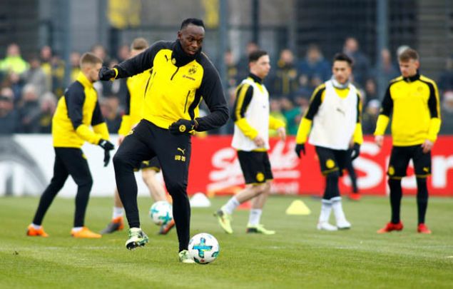                                                                Bolt, Dortmund'da kendisini neyin bekledi�ini bilmedi�ini s�ylerken 'Elimden gelenin en iyisini yapaca��m. Ben �ok azimli bir insan�m.' ifadelerini kulland�. Jamaikal�, Manchester United'da oynamay� �ok istedi�ini bir kez daha yinelerken 'Jose Mourinho'ya bunu yapabilece�imi g�sterece�im.' �eklinde konu�tu.                                                       