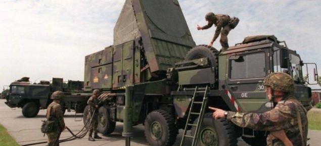                                                                 PAC-3 MSE  <br><br>  Patriot, y�ksek g��l� motoru, geli�tirilmi� aerodinamik �zellikleri ve m�kemmelle�tirilmi� navigasyon sistemiyle di�erlerinden ayr�l�yor.                                                           