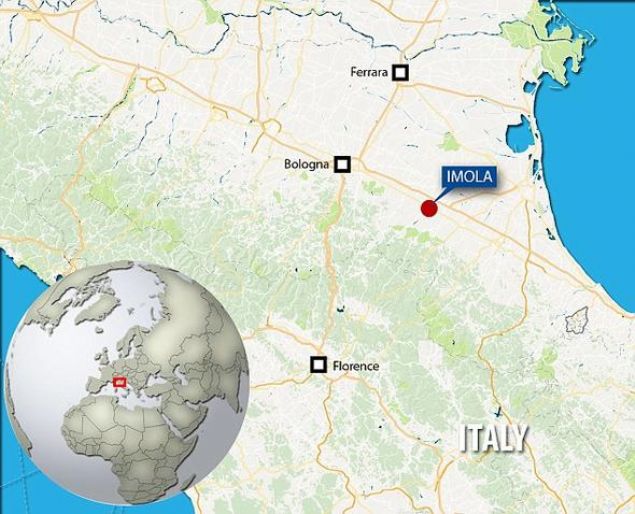 Kad�n mumyan�n sa� omzunda ise d�rt adet S harfi �eklinde motif ve bir asa d�vmesi bulundu.   