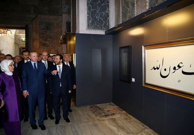                                                                 'Surii derken Fatih'i kastediyorum, merkezi kastediyorum. Biz bunlar imdi yeni yeni kartp ihya etmenin, ina etmenin gayreti ierisindeyiz. ou zaman ihmalkarlktan dolay bu mescitler, camiler yklm, iindeki yzlerce nadide eser talan edilmitir. Dnemin CHP'si, asrlk kltr hazinemizi kendi ifadeleriyle bir gerilik numunesi olarak kabul etmitir.                                                            