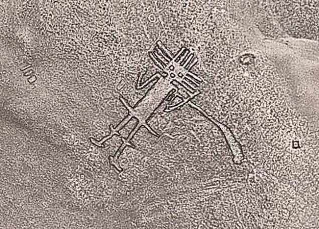 Atacama l'nde, 5000'den fazla jeoglif, Peru, ili, Bolivya ve Arjantin'in baz blgelerinde geni bir alan kaplar. Bu geometrik ekiller, insan ve hayvan figrlerinin Tiwanaku ve nkalar tarafndan yapldna inanlmaktadr. 