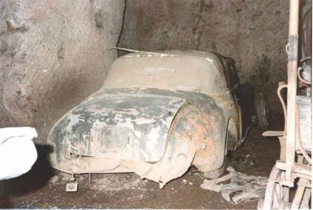   3 y�ll�k bir �al��ma sonucunda Aral�k 2015'te Galleria Borbonica m�ze olarak ziyaret edilebilir bir hale getirildi.      