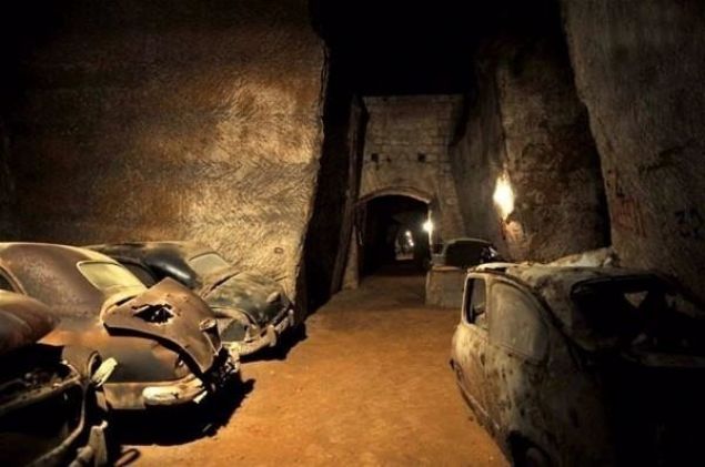   2005'te tesad�fen yeniden ke�fedildikten sonra 2010'da ziyarete a��lan t�nellerin kaderi 2 y�l sonra de�i�ti.      