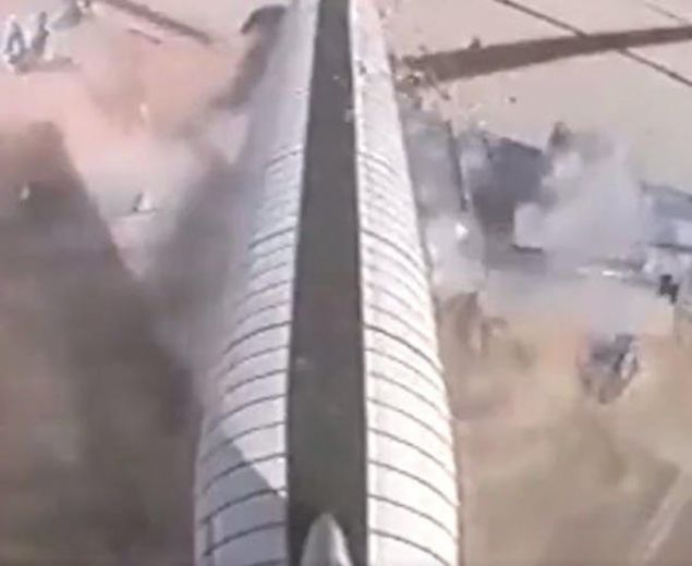     Bu testte NASA, sadece uan kanatlarnn kopmasn bekliyordu; ancak iler pek de planland gibi gitmedi.      