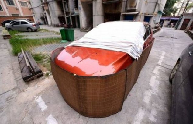   B�ylece otomobillerini sabah uyand�klar�nda hasar g�rmeden bulabilmeyi umuyorlar.      