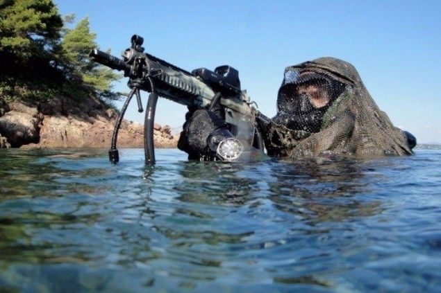   14. Fransz Deniz Komandosu       