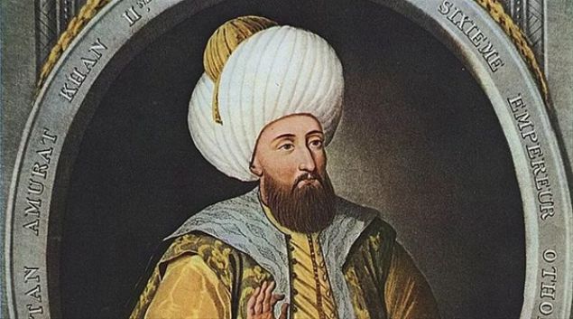 1444 ylnda babas 2. Muratn istei ile 12 yanda tahta kan Fatih Sultan Mehmet; lkenin genel durumu ve yann kkl nedeni ile yaklak 2 yl kadar tahtta kaldktan sonra, 1446 ylnda padiahl kendi istei ile babasna devretmitir.Sultan Mehmetin 2. kez padiah tahtna oturmas 19 yanda olmutur.Kaynak: Onedio      