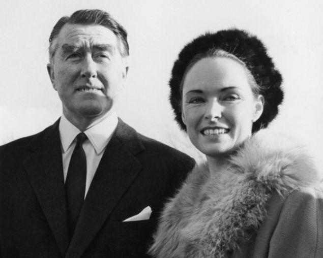  Roy, nfusu drt kiiden oluan lkesini 2007 ylnda 10 milyon sterlin karlnda satla kardn duyurdu, ancak sonu alamad.     