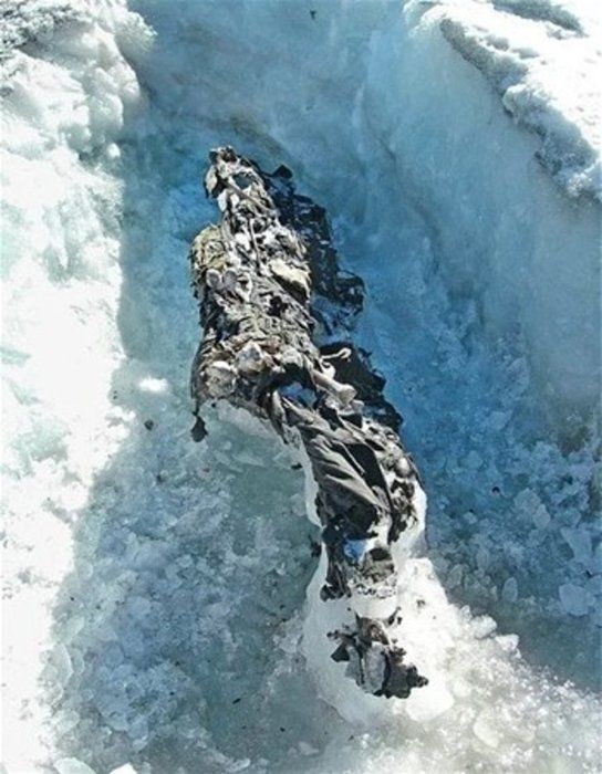  Kuzey �talya'daki buzlar�n erimesiyle ortaya ��kan, Birinci D�nya Sava��nda �arp��m�� bir asker bedeni.      