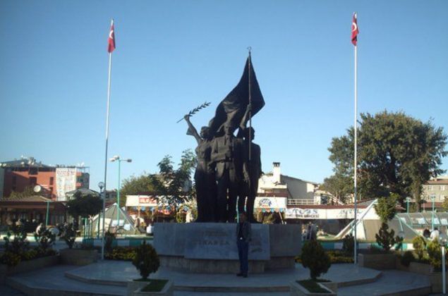                                                                 I�DIR %38 Fenerbah�e %36 Galatasaray %17 Be�ikta�                                                       