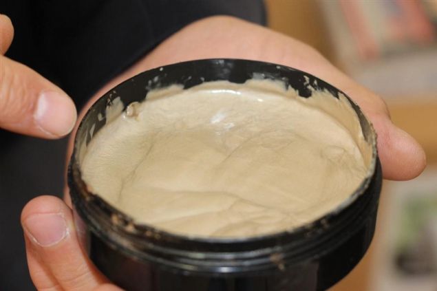 Leonarditin en �ok ��kt��� �lkelerin ba��nda T�rkiye�nin geldi�ini vurgulayan G�rsoy, �unlar� s�yledi: �Leonardit, bizim 2010 y�l�ndan beri yapt���m�z �al��malar sonucu elde etti�imiz verilerle, hem tar�mda hem hayvanc�l�kta hem de end�striyel sanayi de kullan�labilen bir madendir. Olu�umunu milyonlarca senede tamamlayan bir madendir. Bitki ve hayvan at�klar�n�n hava alarak ��r�mesi sonucu meydana gelir. E�er hava almadan ��r�rse k�m�r oluyor. Leonardit, d�nyada en �ok 2 yerde ��k�yor ve bu �lkelerin 1�ncisi Rusya, 2�incisi T�rkiye.'   