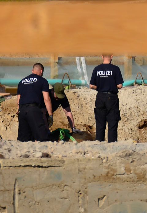  Her yl, 1939-1945 arasnda sren savata patlamam binlerce bomba bulunuyor. Almanya'da son olarak bu ay banda yine Berlin'deki merkez tren istasyonunun yaknlarnda 100 kiloluk bir bombaya rastlanmt.   
