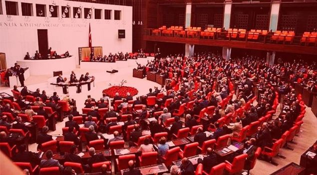   Kamu grevinden emekli olarak adaylk bavurusunda bulunacaklar iin de emeklilik dilekesini verecekleri son tarih 26 Nisan olarak belirlendi.    Ankara'da 3, Bursa'da 2 seim blgesi    YSK, 2839 sayl Kanun'un 4 ve 5'inci maddeleri gereince belirlenecek seim evreleri ve her seim evresinin karaca milletvekili saysnn tespitinde, Trkiye istatistik Kurumu Bakanlnca 31 Aralk 2017 tarihi itibaryla Adrese Dayal Nfus Kayt Sisteminden alnan ve Bakanla gnderilen 2017 yl nfus bilgilerini esas ald.  