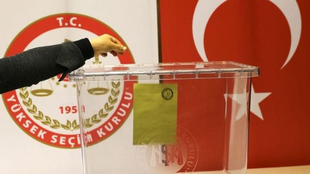   Yaplan tespit sonucunda karaca milletvekili says 18'e kadar olan iller 1, karaca milletvekili says 19'dan 35'e kadar olan iller 2, karaca milletvekili says 36 ve daha fazla olan iller 3 seim evresine blnd.    YSK, 600 milletvekilinin 81 ile datmn yapt.  