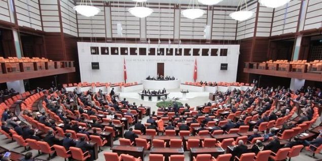    Buna gre, 36 milletvekili karacak Ankara 3, 20 milletvekili karacak Bursa 2, 98 milletvekili karacak stanbul 3 ve 28 milletvekili karacak zmir 2 seim evresine blnd.    Bu seimde ilk kez 3 seim evresine blnen Ankara'da bir milletvekiline 151 bin 250 kii decek. 