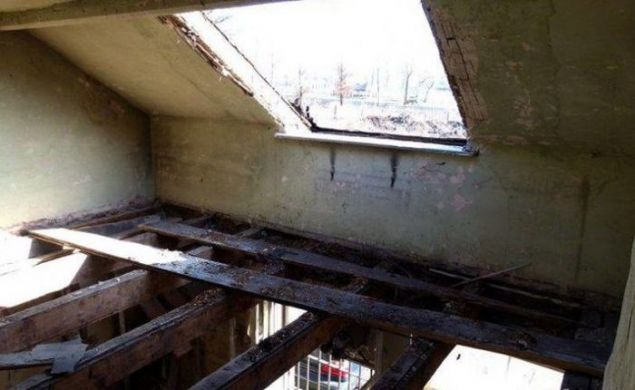 Polonya'da eski evinin atsn tamir ettii srada bulduu ey akna evirdi.        