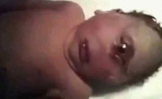  Deccal, �slam inanc�na g�re ahir zamanda, Mesih'in ikinci kez yery�z�ne gelmesinden �nce insanlar� dini inanc�ndan sapt�rarak k�t�l��e ve sapk�nl��a y�neltece�ine inan�lan ve �eytan� temsil eden varl�kt�r. Hristiyan eskatolojisinde Antichrist, Yahudi eskatolojisinde ise Armilus kar��l��� olarak bilinir.      