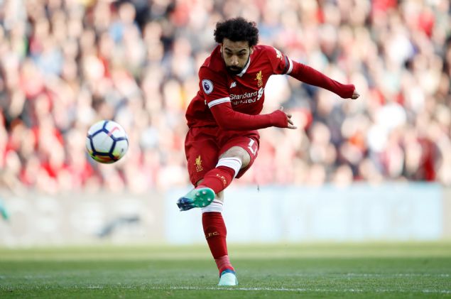  Mo ad Batda sempatik Mslman simgesi oldu bir bakma. Koucu ve yine Mslman Mohamed Farahtan beri Mo serisini ngilizler pek sevdi. Liverpool taraftarlar ise zaten teki Mslman forvetleri Manenin gol sonras secdelerine alkt ama Mo Salah golleri sralamaya balaynca onun iin Mslman olmay bile gndeme aldlar ve benim yetersiz evirimle  u bir tezahrat dodu tribnlerde : 