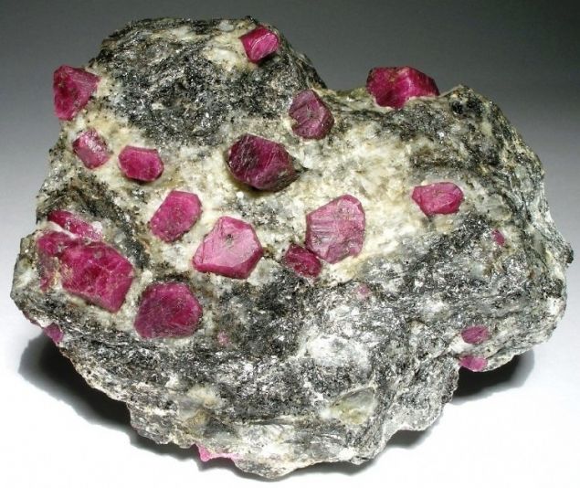    Yakut    Kann yenilenmesini salar. Karacier fonksiyonunu arttrr. 