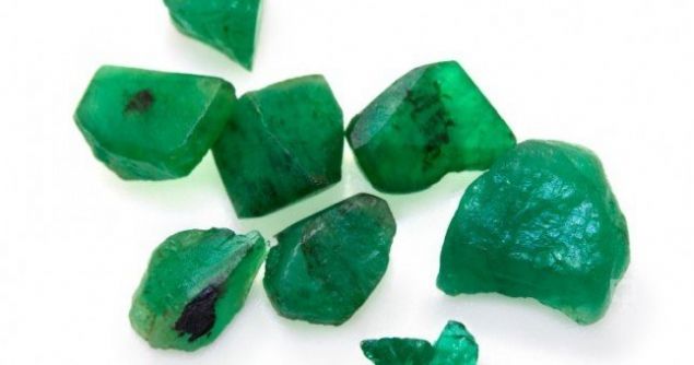  Bakm:    Ayda 1 kez akan su altnda boaltm yaplr, gne enerjisiyle glenir.   