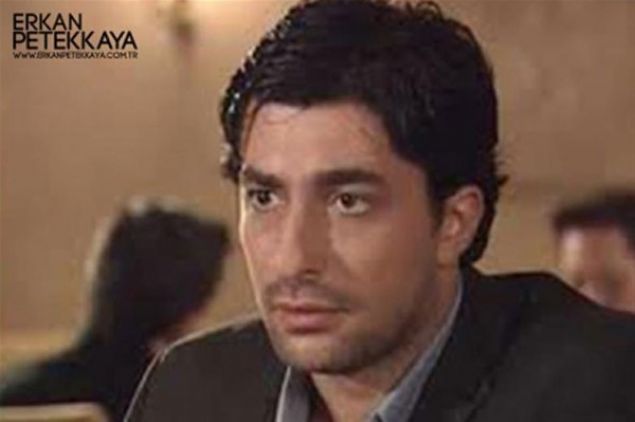   Erkan PetekkayaYa�� ilerledik�e ekranlar�n aranan y�z� olan oyuncunun ilk i�i g�zel G�nler(1998)      