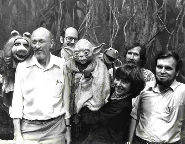                                                                 Frank Oz, Jim Henson, Irvin Kershner, Gary Kurtz, Kathryn Mullen, Kermit the Frog ve Miss Piggy / Star Wars: Episode V - The Empire Strikes Back (1980)                                                           