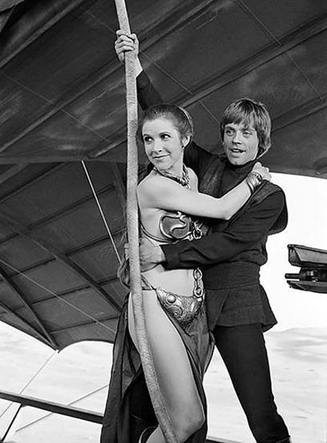                                                                 Carrie Fisher ve Mark Hamill in Star Wars: Episode VI - Return of the Jedi (1983)                                                           