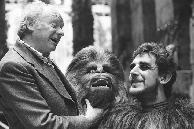                                                                 Stuart Freeborn ve Peter Mayhew (1977)                                                           