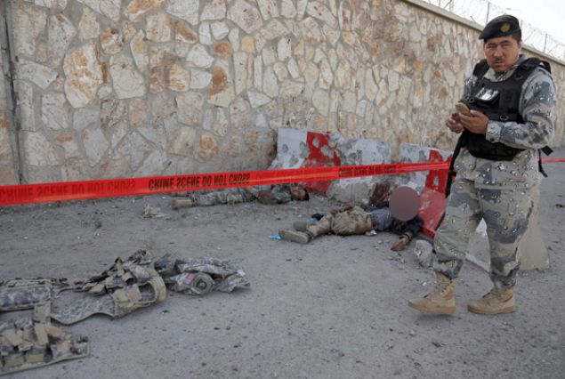  ldrlen yedi militandan bazlarnn Amerikan askeri niformas giydii ortaya kt.    