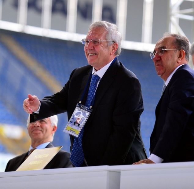                                                                 GENEL KURULA ARA VERLD  <br><br>  Grlt azalmaynca genel kurula 13.30'a kadar ara verildi. Fenerbahe genel kurulu snav bittikten sonra devam edecek.                                                        