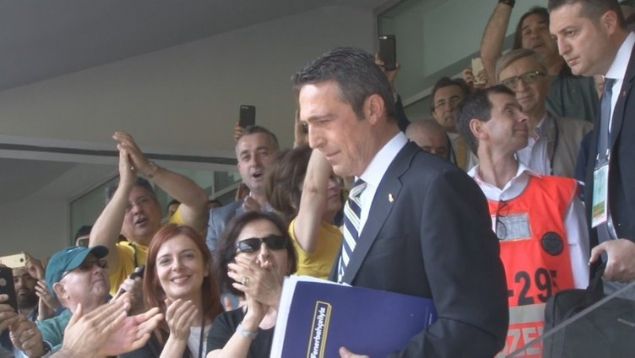                                                                 AL KO TEZAHRATLARLA KARILANDI  <br><br>  Fenerbahe bakan aday Ali Ko, kongre alanna giriinde tezahratlarla karland.                                                        