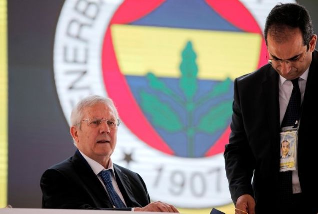                                                                 ADAYLAR LSTELERN TESLM ETT  <br><br>  Fenerbahe Olaan Kongresi, verilen arann ardndan kald yerden devam etti. Bakan adaylar Aziz Yldrm ve Ali Ko, listelerini Divan Kurulu Bakanl'na teslim etti.                                                        