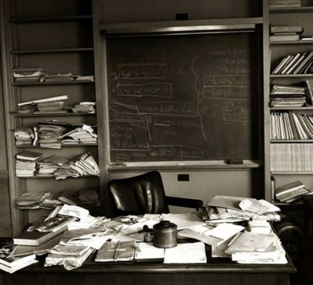                                                                 Albert Einstein'�n �ld��� g�n ofisi (1955)                                                         