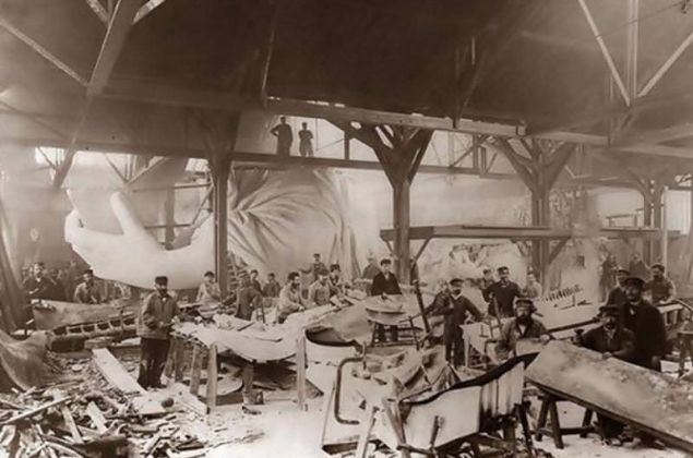                                                                 �zg�rl�k Heykeli in�aat� (1884)                                                                                  