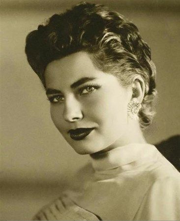                                                                 �ran �ah� Muhammed R�za Pehlevi'nin g�zelli�iyle nam salm�� e�i S�reyya �sfendiyari Bahtiyari                                                                        