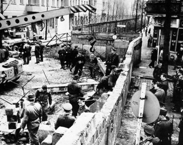                                                                 Berlin Duvar� yap�l��� (1961)                                                                                       