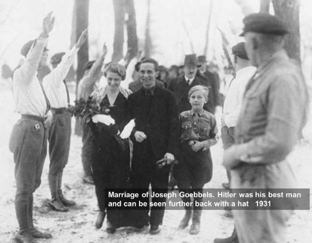                                                                 G�bbels'in 1931 y�l�ndaki d���n�nden bir kare. Arkadaki �apkal� adam, G�bbels'in sa�d�c� Hitler.                                                       