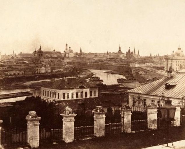                                                                 Moskova'daki Kremlin Saray�'n�n uzaktan g�r�nt�s� (1852)                                                                              