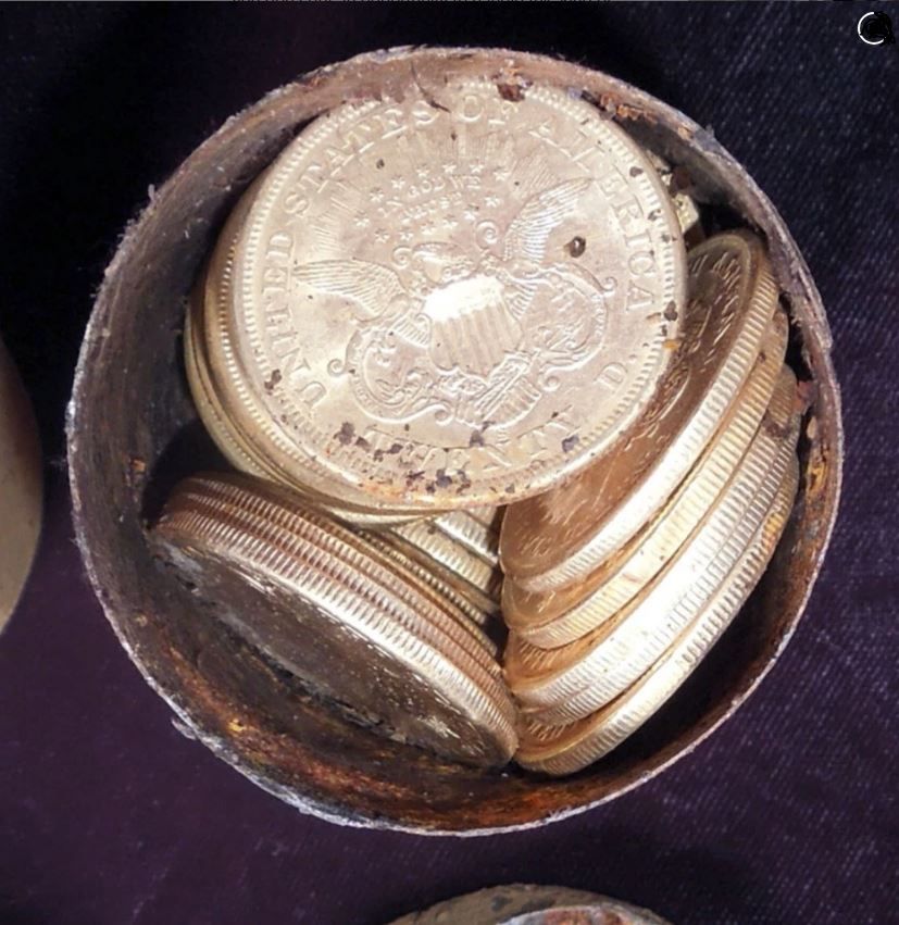 Adlar aklanmayan iftin, gmy Nisan aynda kpeklerini gezdirirken bulduu belirtiliyor.  