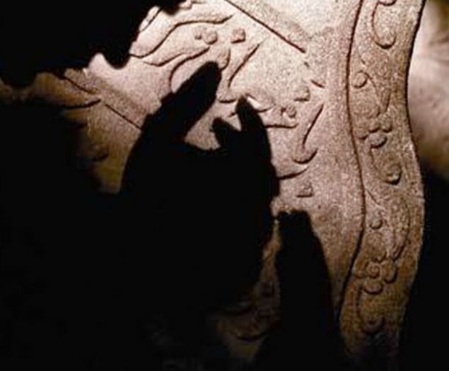  Ramazann son on gnne girildiinde Hz. Peygamber (sav) dnyevi ilerinden uzaklap itikfa ekilir, geceleri daha ok ibadet ve tefekkrle geirdii gibi ailesini de ibadet iin uyank tutard. [11]      